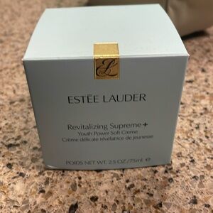 Estée Lauder revitalizing supreme + crème